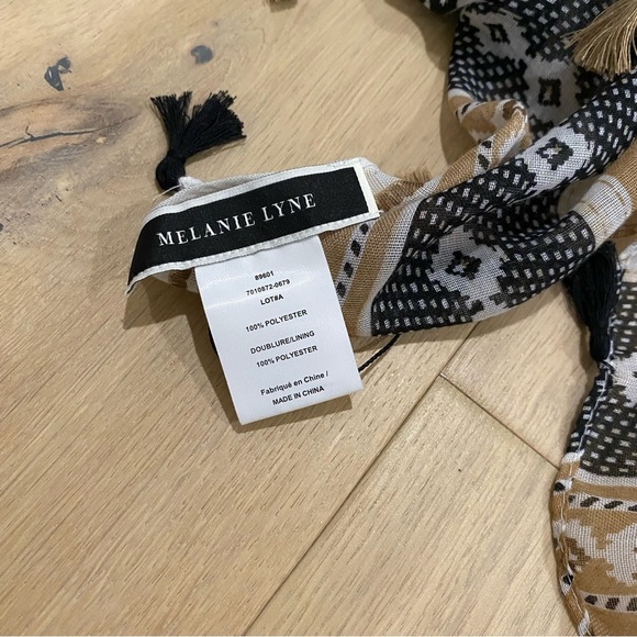 Melanie Lyne | NWT Brown and Black Pattern Scarf 🤎 - Picture 2 of 7